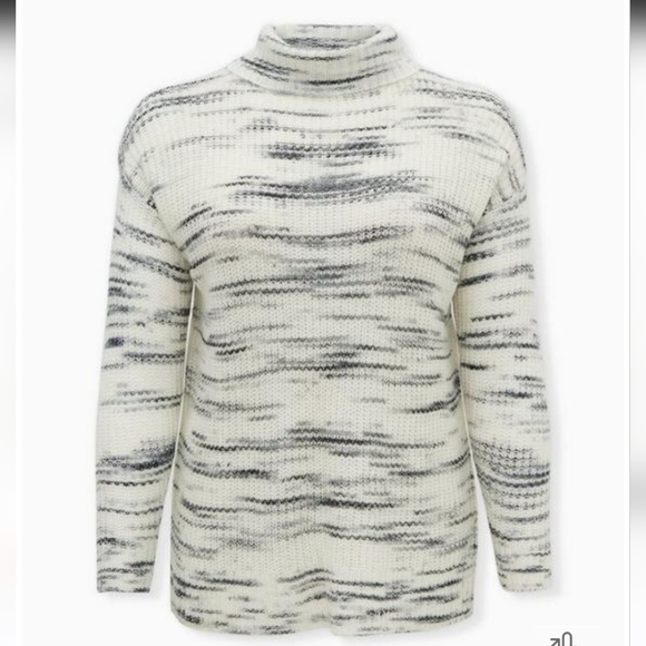 torrid Sweaters - Torrid Pullover Turtle Neck Sweater Size 3 NWOT